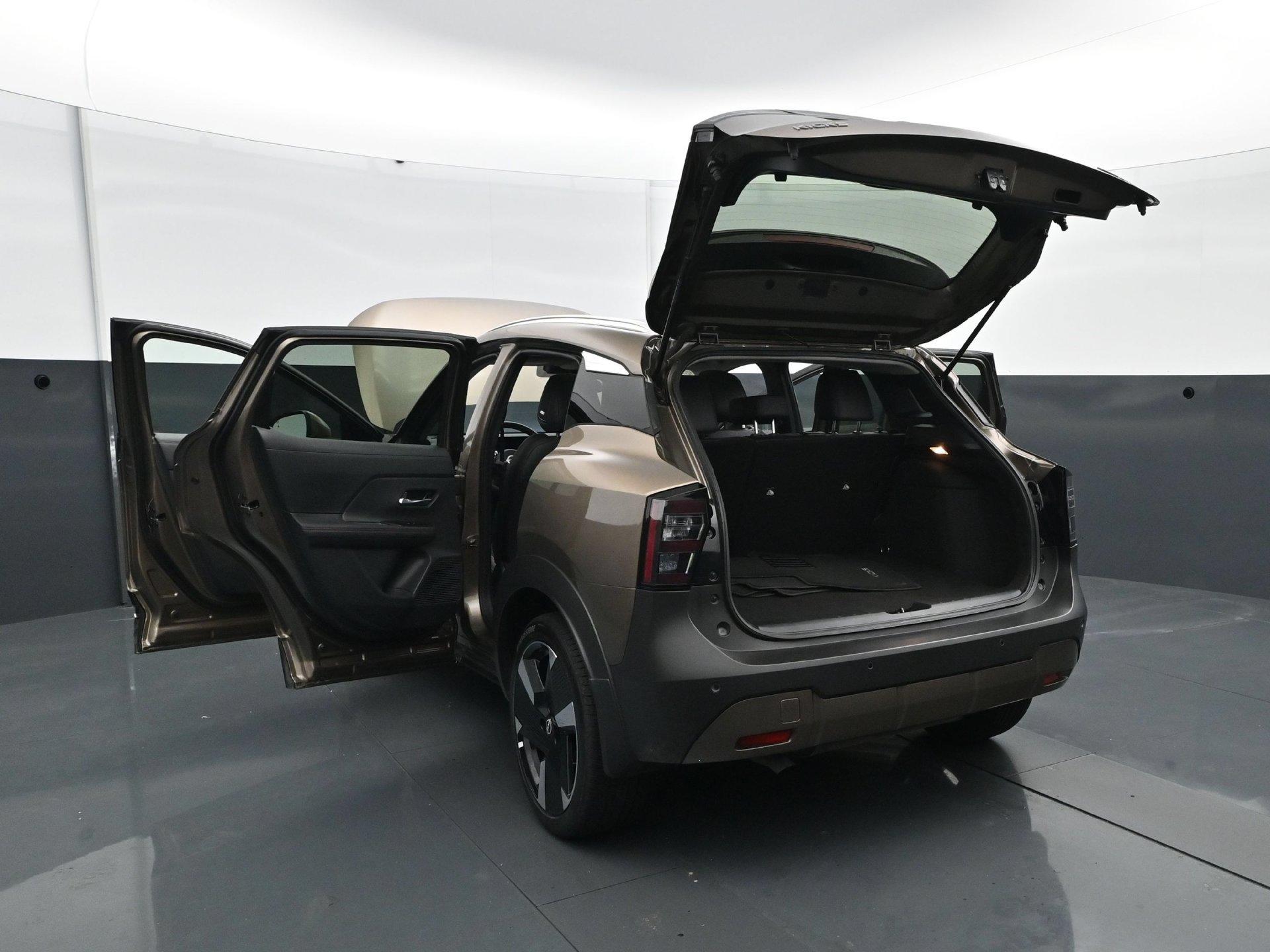 Used 2025 Nissan Kicks SR w/ SR Premium Package AWD/4WD image 32
