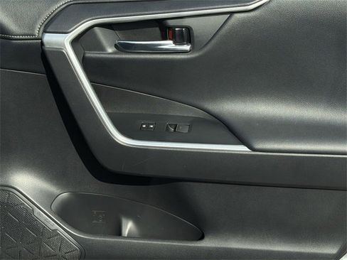 Used 2020 Toyota RAV4 Limited image 37