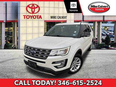 Used 2017 Ford Explorer XLT w/ Equipment Group 202A FWD image 1