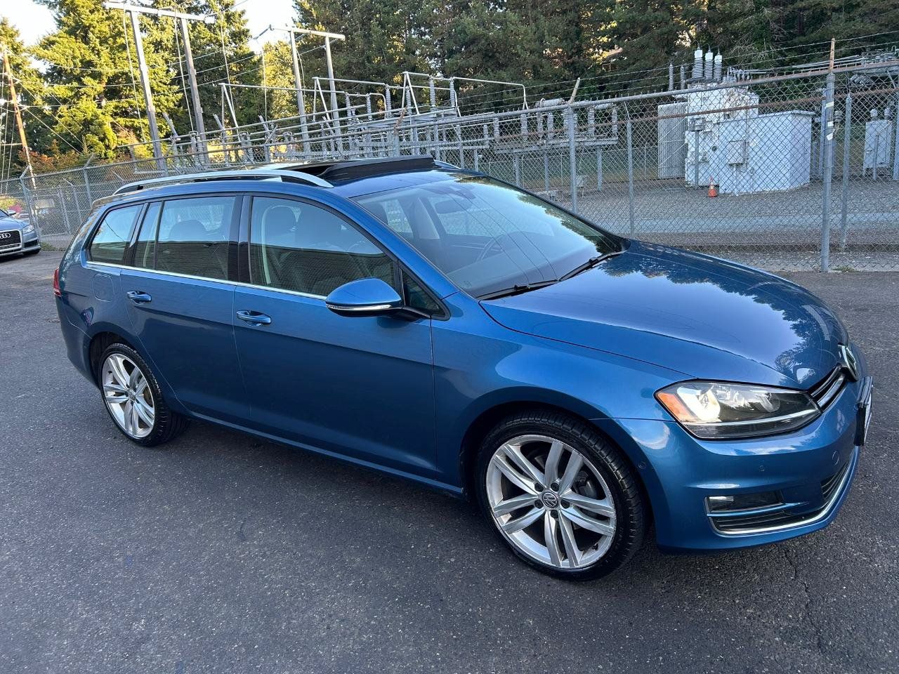 Used 2017 Volkswagen Golf SEL FWD image 3