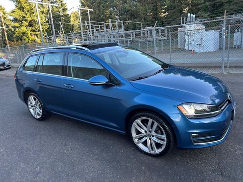 Used 2017 Volkswagen Golf SEL FWD image 3