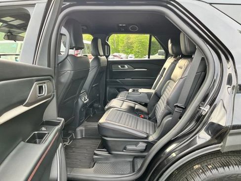 Used 2025 Ford Explorer ST-Line w/ ST-Line Street Pack AWD/4WD image 19