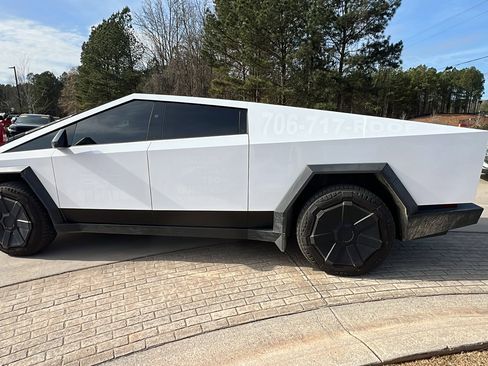 Used 2025 Tesla Cybertruck AWD Crew Cab image 11