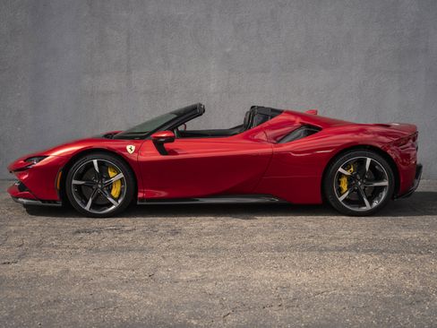 Certified 2022 Ferrari SF90 Spider image 3