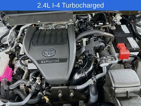 Used 2024 Toyota Highlander XLE FWD image 24