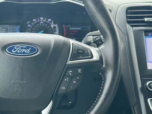 Used 2019 Ford Fusion SE w/ Equipment Group 151A FWD image 10