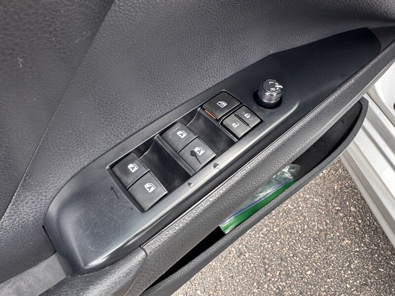 Used 2019 Toyota Camry SE FWD image 12
