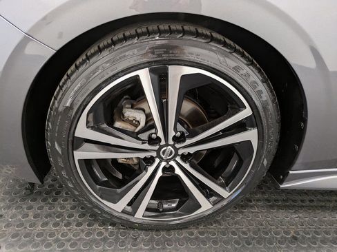 Used 2021 Nissan Sentra SR w/ SR Premium Package image 8