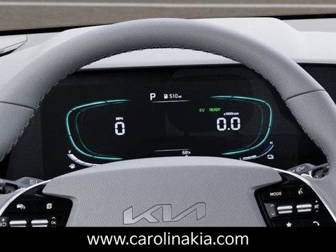 New 2025 Kia Niro EX Touring image 21