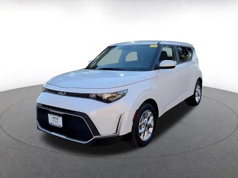 Used 2025 Kia Soul LX w/ LX Technology Package image 6