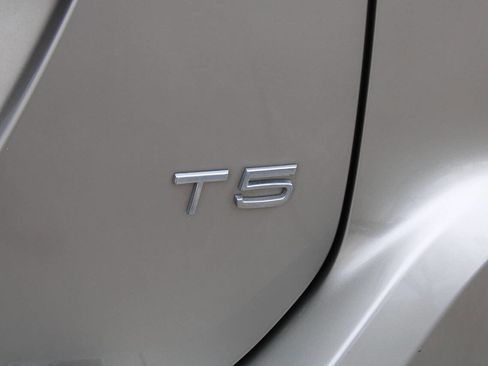 Used 2015 Volvo XC60 T5 Premier image 12