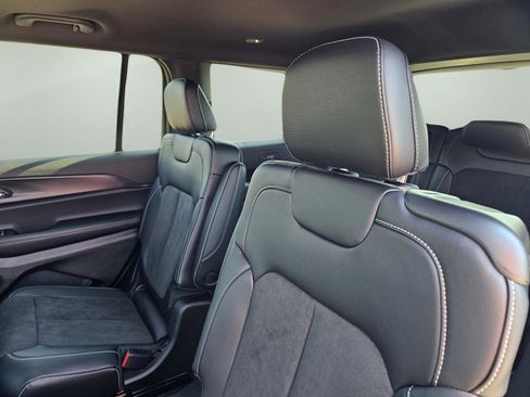 New 2025 Jeep Grand Cherokee L Altitude image 32