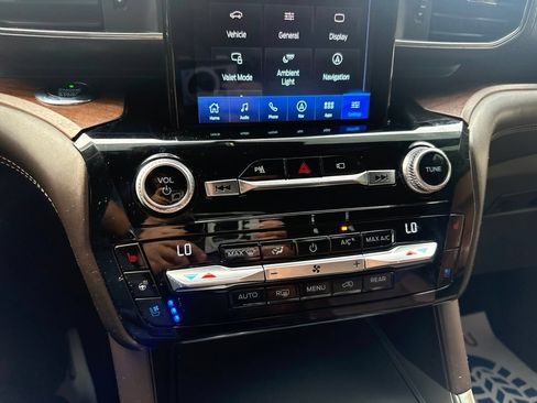 Used 2021 Ford Explorer King Ranch w/ Premium Technology Package AWD/4WD image 29