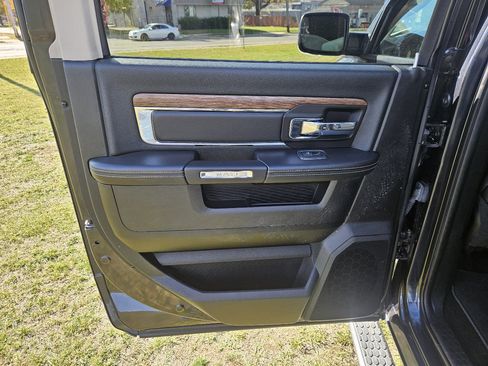 Used 2013 RAM 1500 Laramie w/ Convenience Group image 18