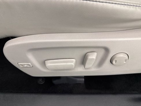 Used 2019 Toyota Highlander XLE image 12