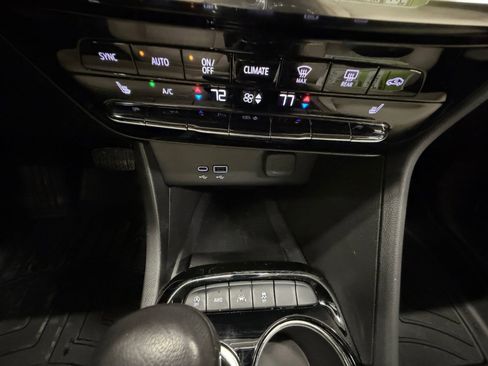 Used 2024 Buick Encore GX Avenir image 21