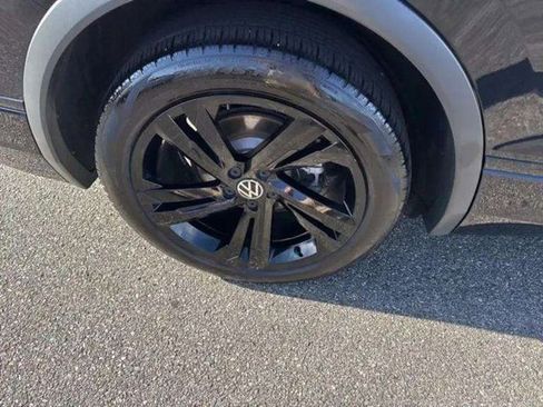 Certified 2023 Volkswagen Tiguan SE R-Line image 29