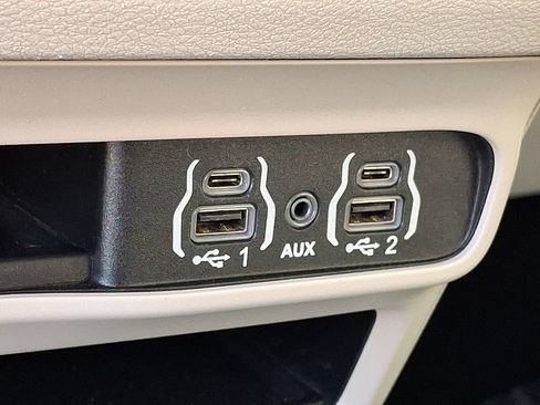 Certified 2023 Chrysler Pacifica Touring-L FWD image 27