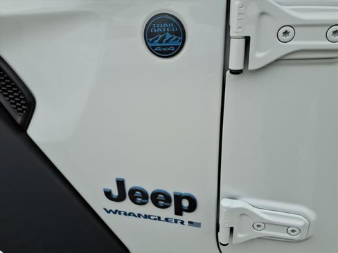 Used 2024 Jeep Wrangler Unlimited Rubicon 4xe image 16
