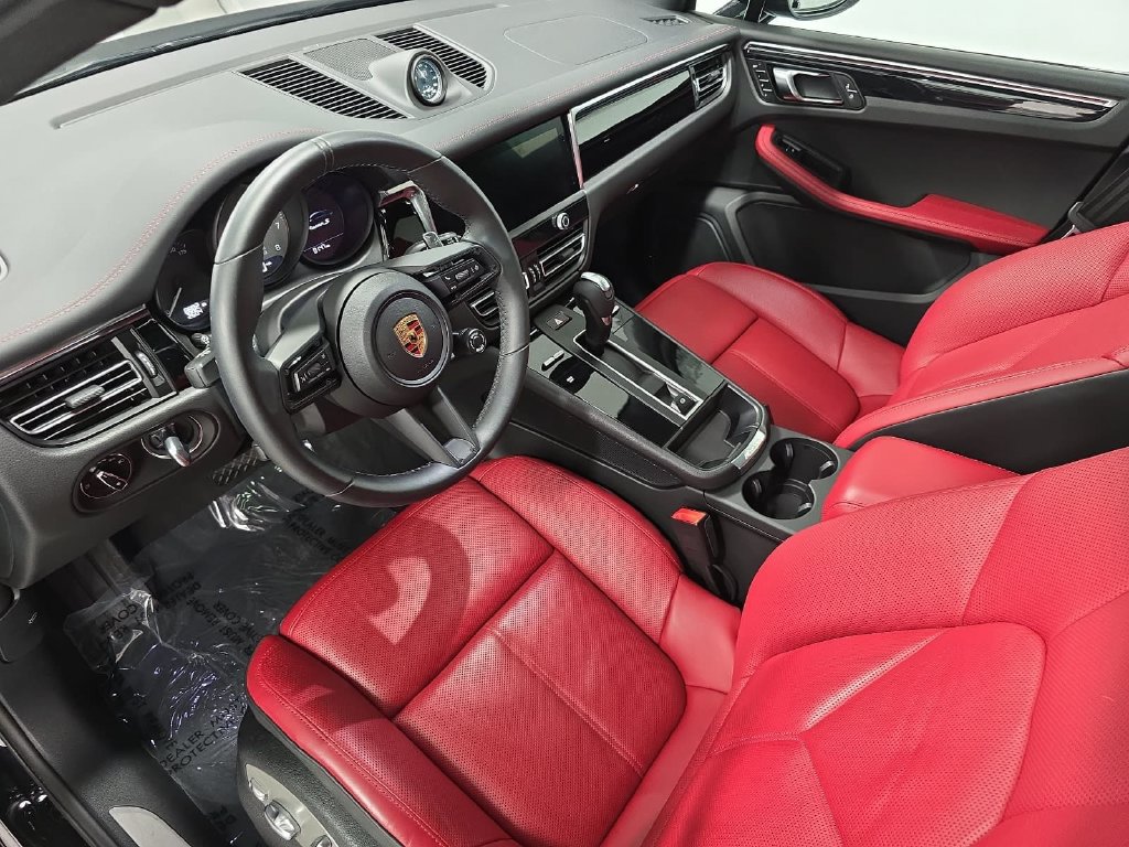 Certified 2025 Porsche Macan S AWD/4WD image 4