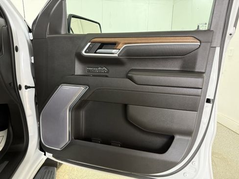 Used 2022 Chevrolet Silverado 1500 High Country w/ High Country Premium Package image 38