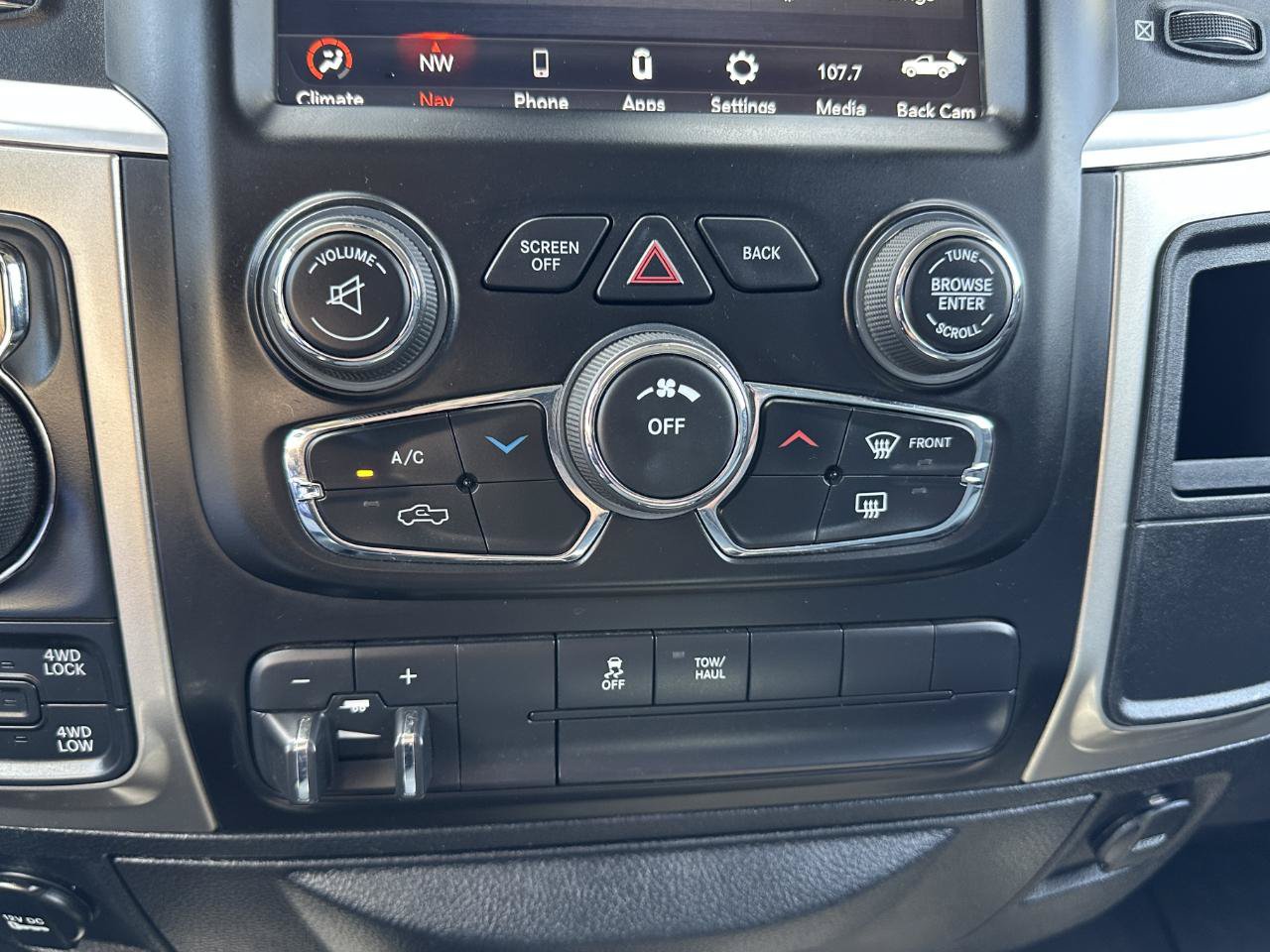 Used 2018 RAM 1500 SLT AWD/4WD image 57