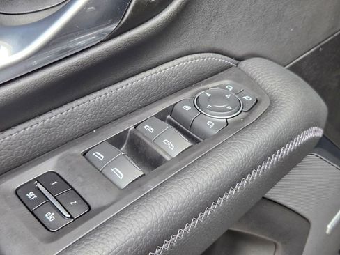 Used 2023 GMC Yukon Denali image 12