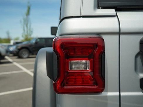 New 2024 Jeep Wrangler Unlimited Rubicon w/ Capability Package image 39