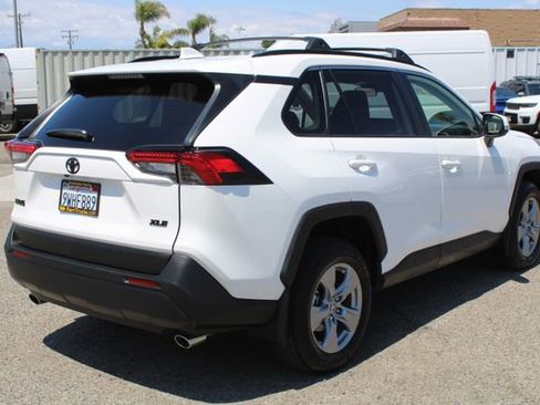 Used 2025 Toyota RAV4 XLE w/ Convenience Package FWD image 4