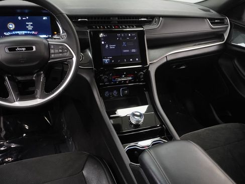 Used 2023 Jeep Grand Cherokee L Altitude image 24