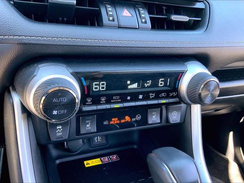 Used 2023 Toyota RAV4 XLE Premium image 32