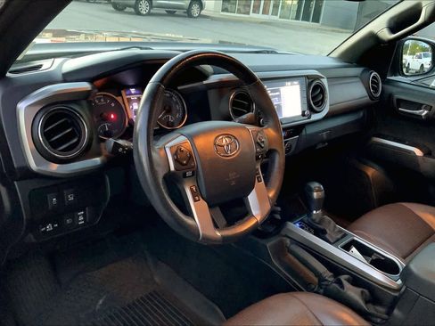 Used 2020 Toyota Tacoma Limited image 17