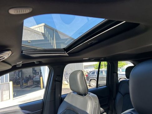 New 2025 Jeep Grand Cherokee Altitude image 29