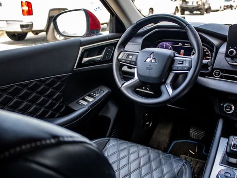 Used 2024 Mitsubishi Outlander SEL AWD/4WD image 38