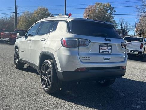 New 2026 Jeep Compass Latitude image 7