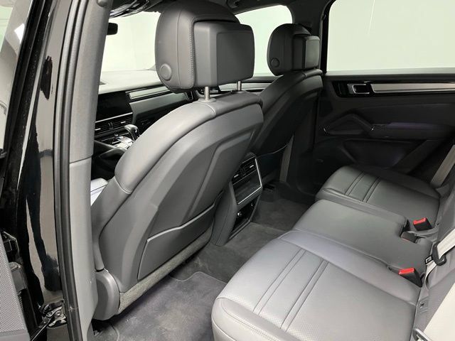 Used 2022 Porsche Cayenne Platinum Edition AWD/4WD image 46