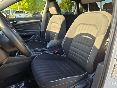 Used 2022 Volkswagen Jetta Sport image 13