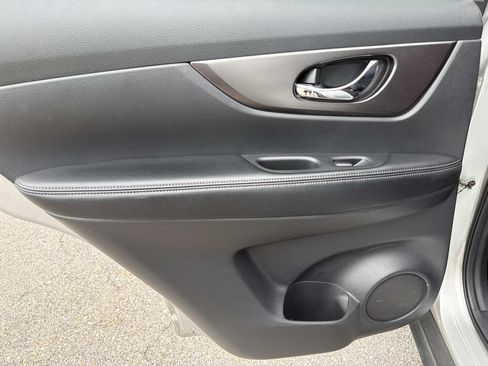 Used 2015 Nissan Rogue SV AWD/4WD image 13