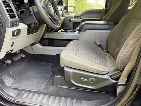 Used 2019 Ford F250 XLT w/ XLT Premium Package AWD/4WD image 11