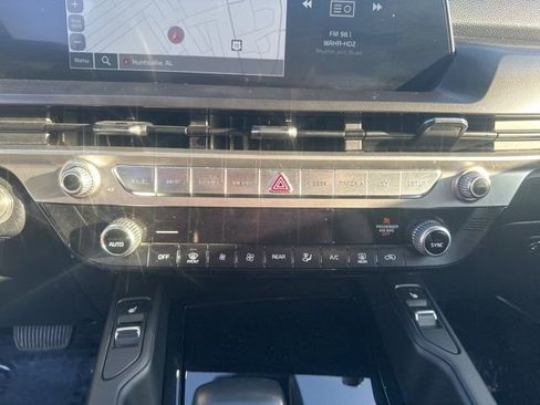 Used 2024 Kia Telluride S image 25