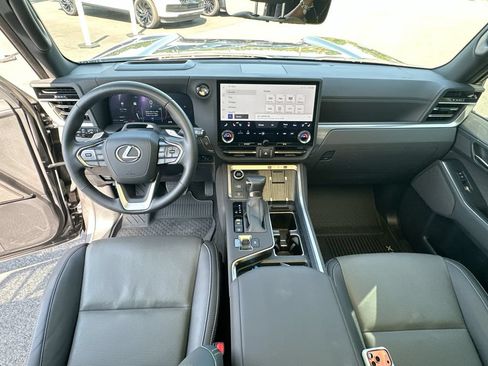 Used 2024 Lexus GX 550 w/ Cold Area Package AWD/4WD image 3
