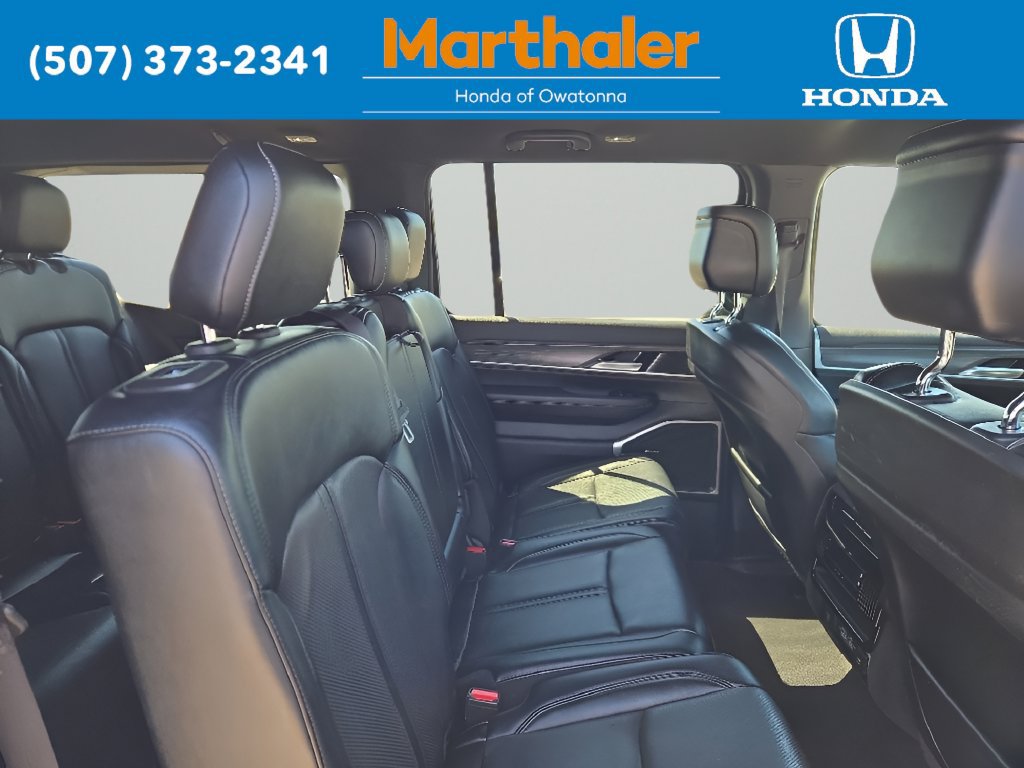 Used 2024 Jeep Wagoneer Series II w/ Flexible Seating Group AWD/4WD image 17