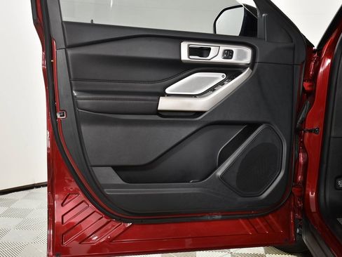 Used 2023 Ford Explorer Limited w/ Limited Technology Package image 19
