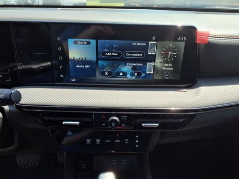 New 2025 Nissan Kicks SR image 8