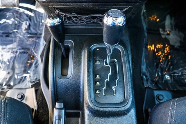 Used 2017 Jeep Wrangler Unlimited Sahara AWD/4WD image 18