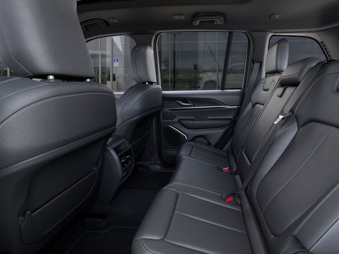 New 2025 Jeep Grand Cherokee Limited image 23