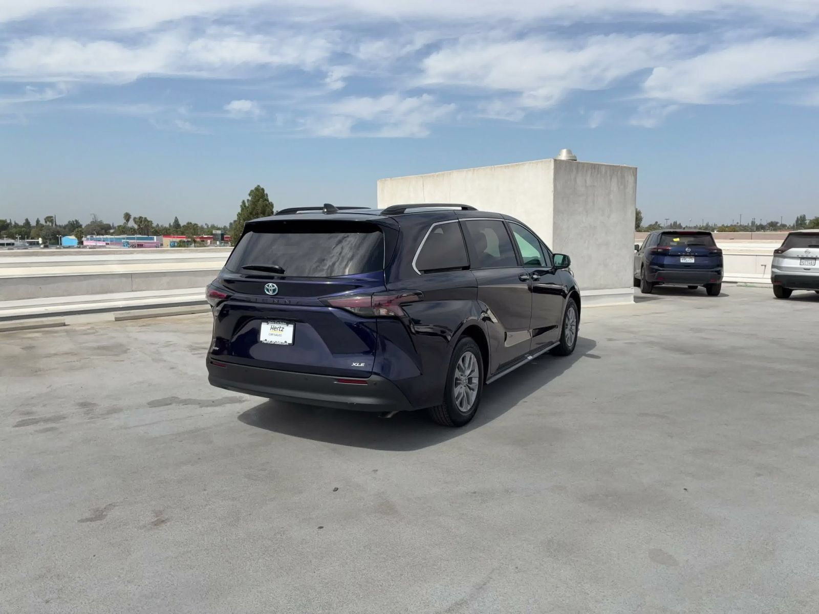 Used 2025 Toyota Sienna XLE FWD image 13
