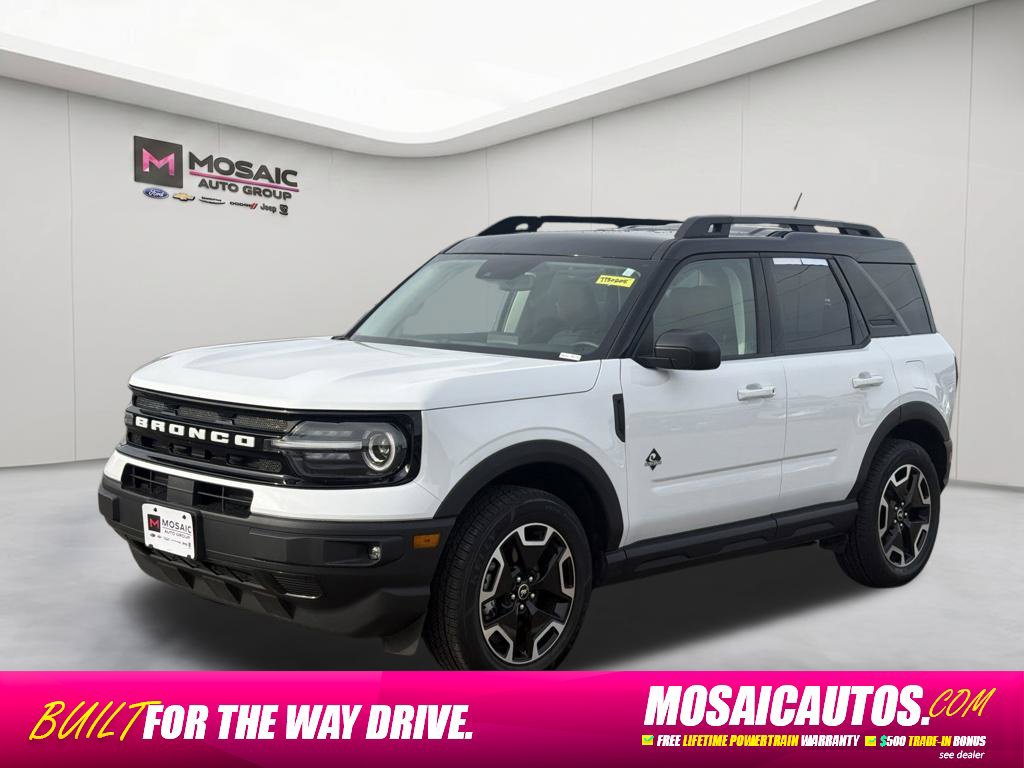 Used 2023 Ford Bronco Sport Outer Banks w/ Tech Package AWD/4WD image 3