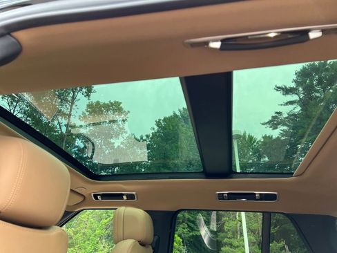 New 2025 Land Rover Range Rover SE image 26