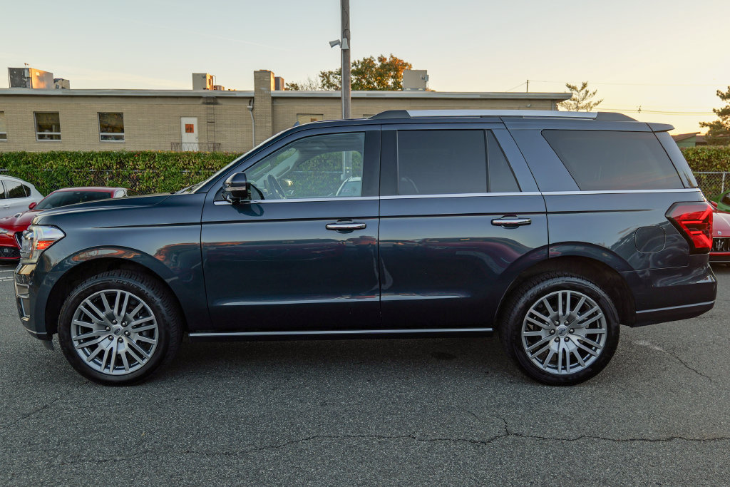 Used 2023 Ford Expedition Limited AWD/4WD image 4